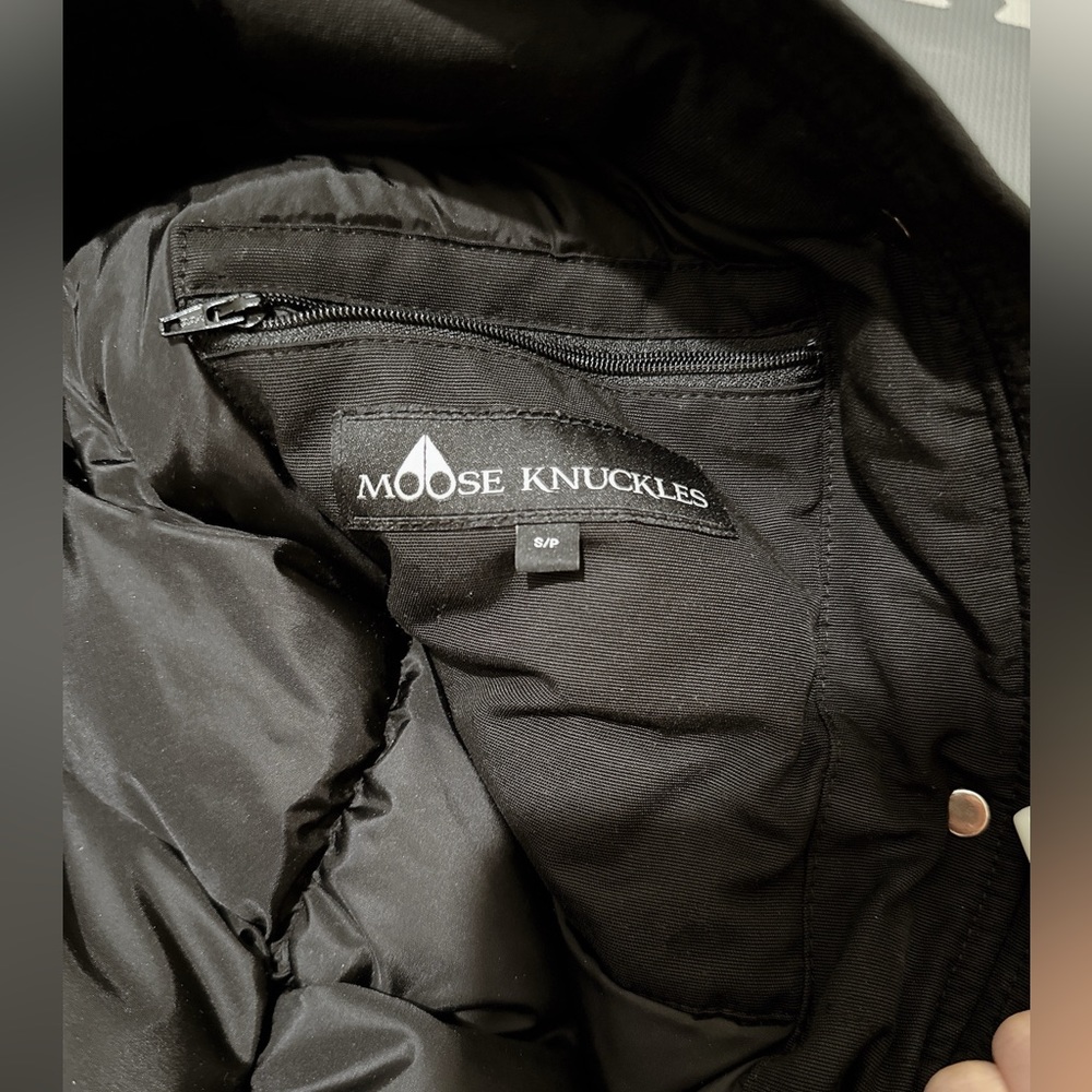 Selling because rarely used. it's still very new. Size S. Black color - Picture 4 of 8